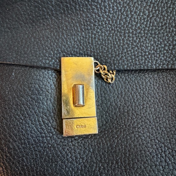 Chloe Drew Black Leather Crossbody Bag with Gold Chain - Picture 4 of 5